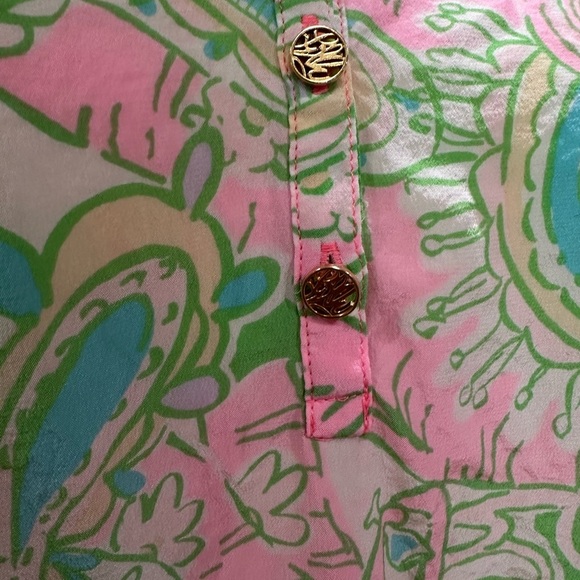 Lilly Pulitzer Colorful Women's Top with Button Detail size XS - Picture 3 of 4